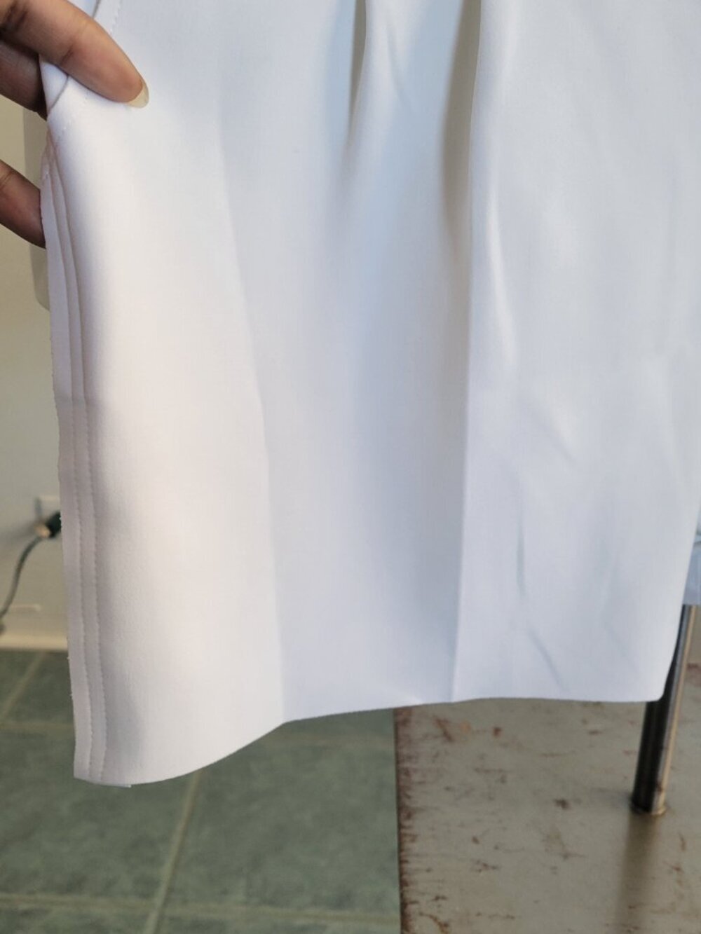 Norma Kamali Long-Sleeve Pure White V-Neck Single-Breasted Jumpsuit - Picture 5 of 16